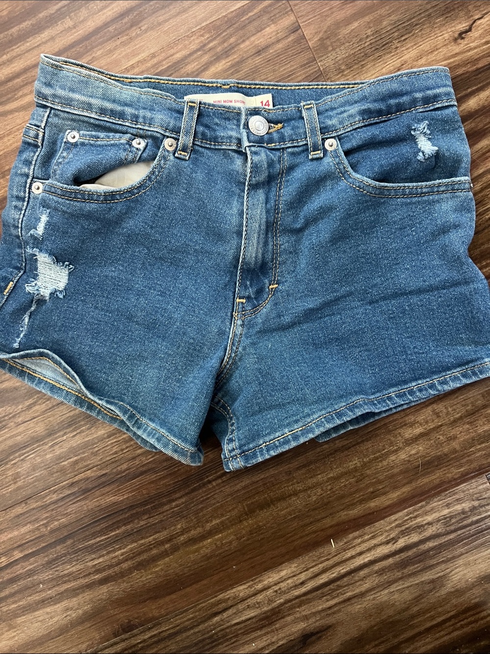 Levi's Mini Mom Short in Blue Denim